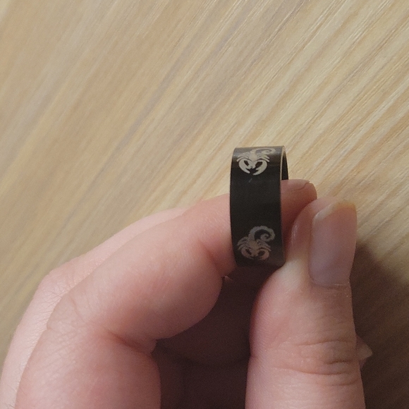 Three black metal rings - Picture 2 of 5